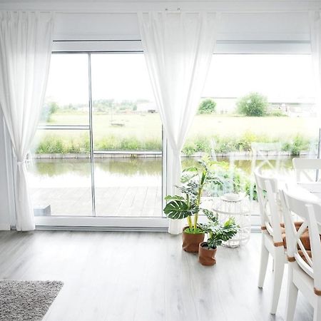 Ferienhaus Max Am Wasser Ferienpark Vislust Wervershoof Luaran gambar
